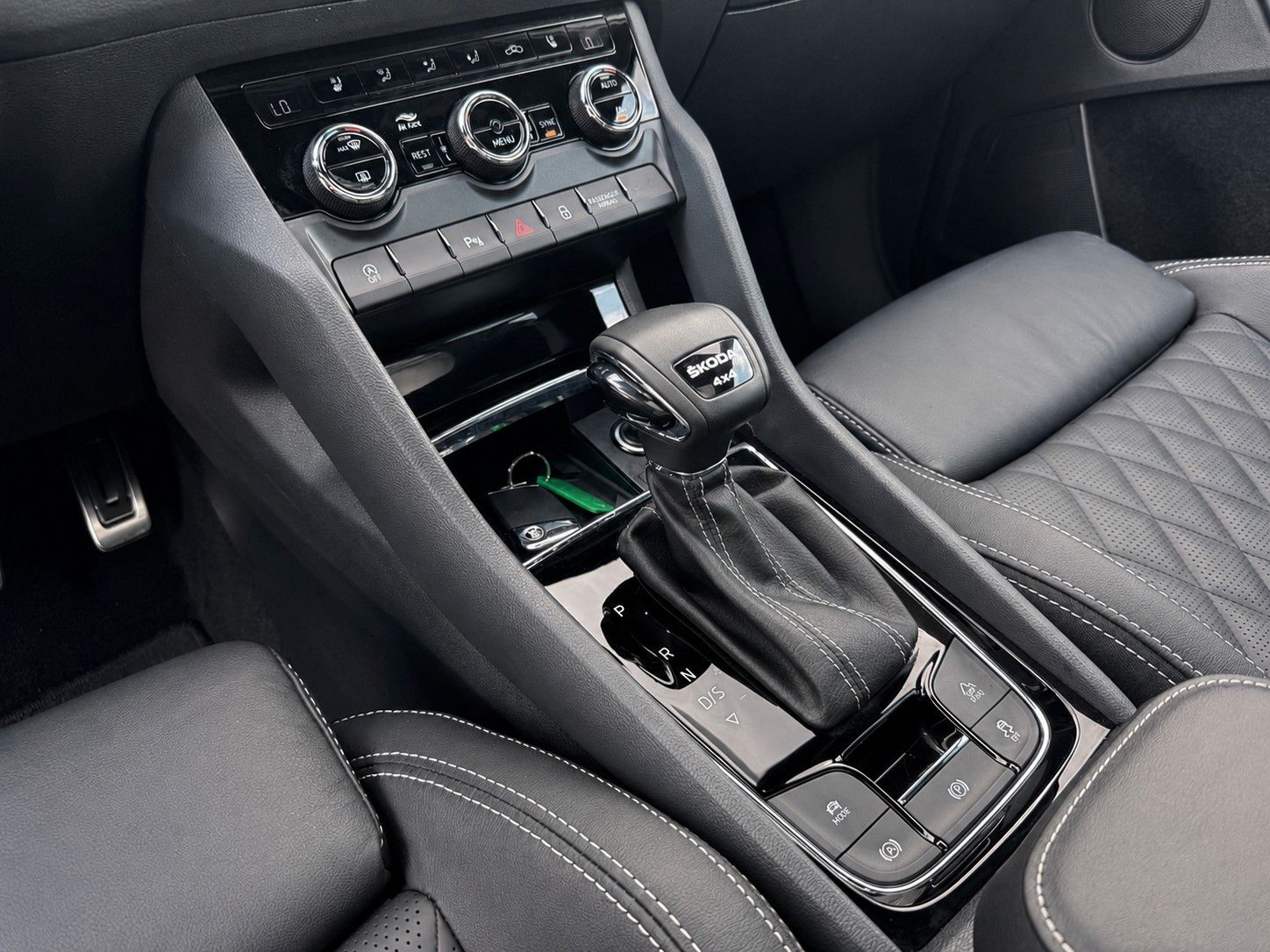Fahrzeugabbildung SKODA Kodiaq 2.0 TSI 4x4 DSG Sportline*7-Sitze*Matrix*