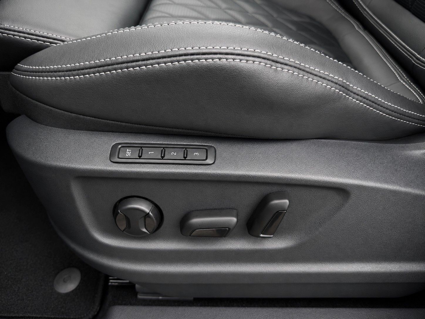 Fahrzeugabbildung SKODA Kodiaq 2.0 TSI 4x4 DSG Sportline*7-Sitze*Matrix*