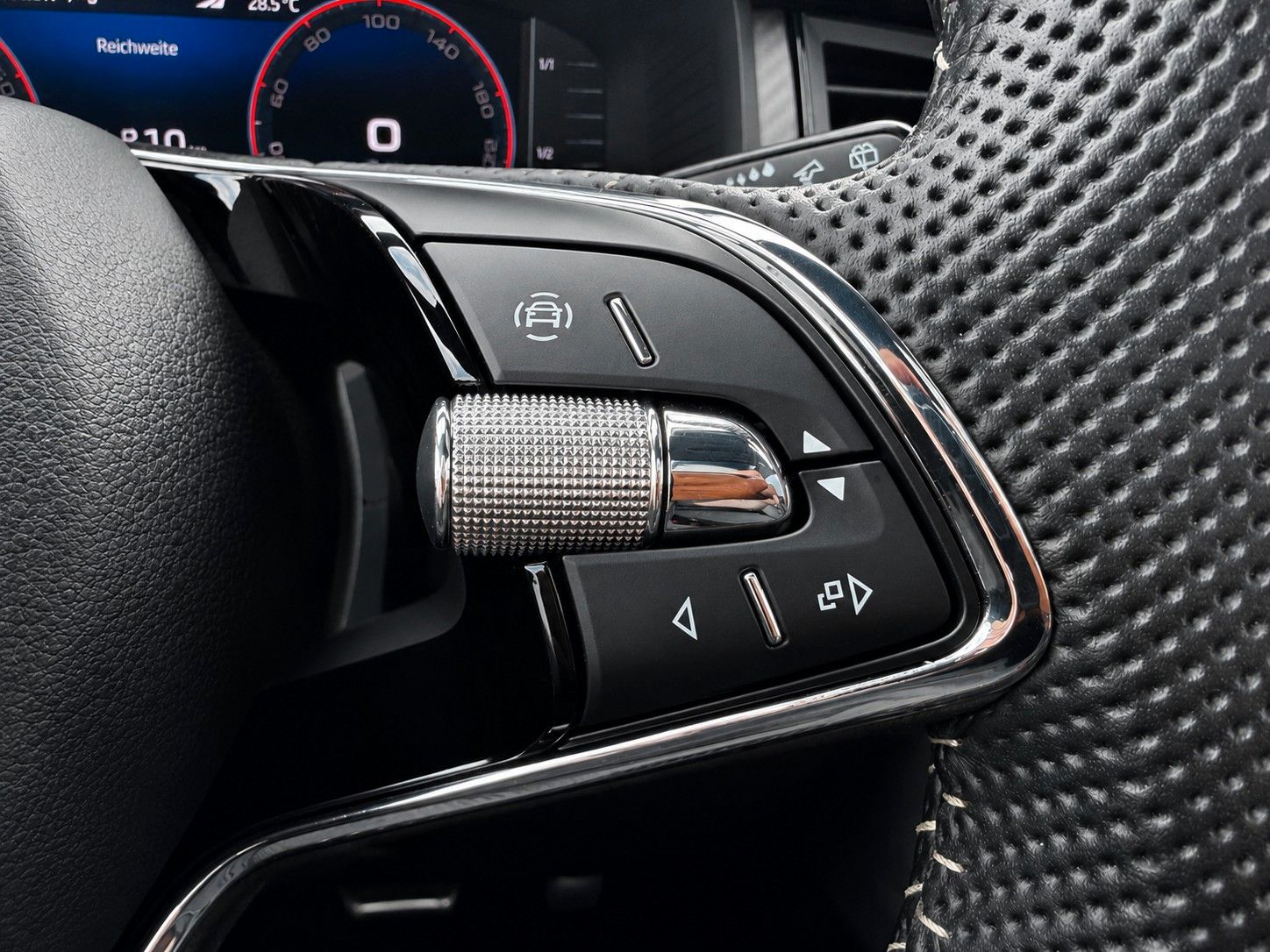 Fahrzeugabbildung SKODA Kodiaq 2.0 TSI 4x4 DSG Sportline*7-Sitze*Matrix*