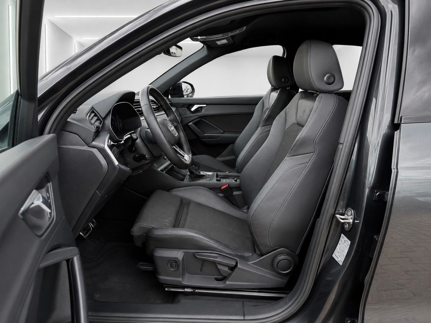 Fahrzeugabbildung Audi Q3 35 TFSI S line *Black-Style*LED*AHK*VIRTUAL*