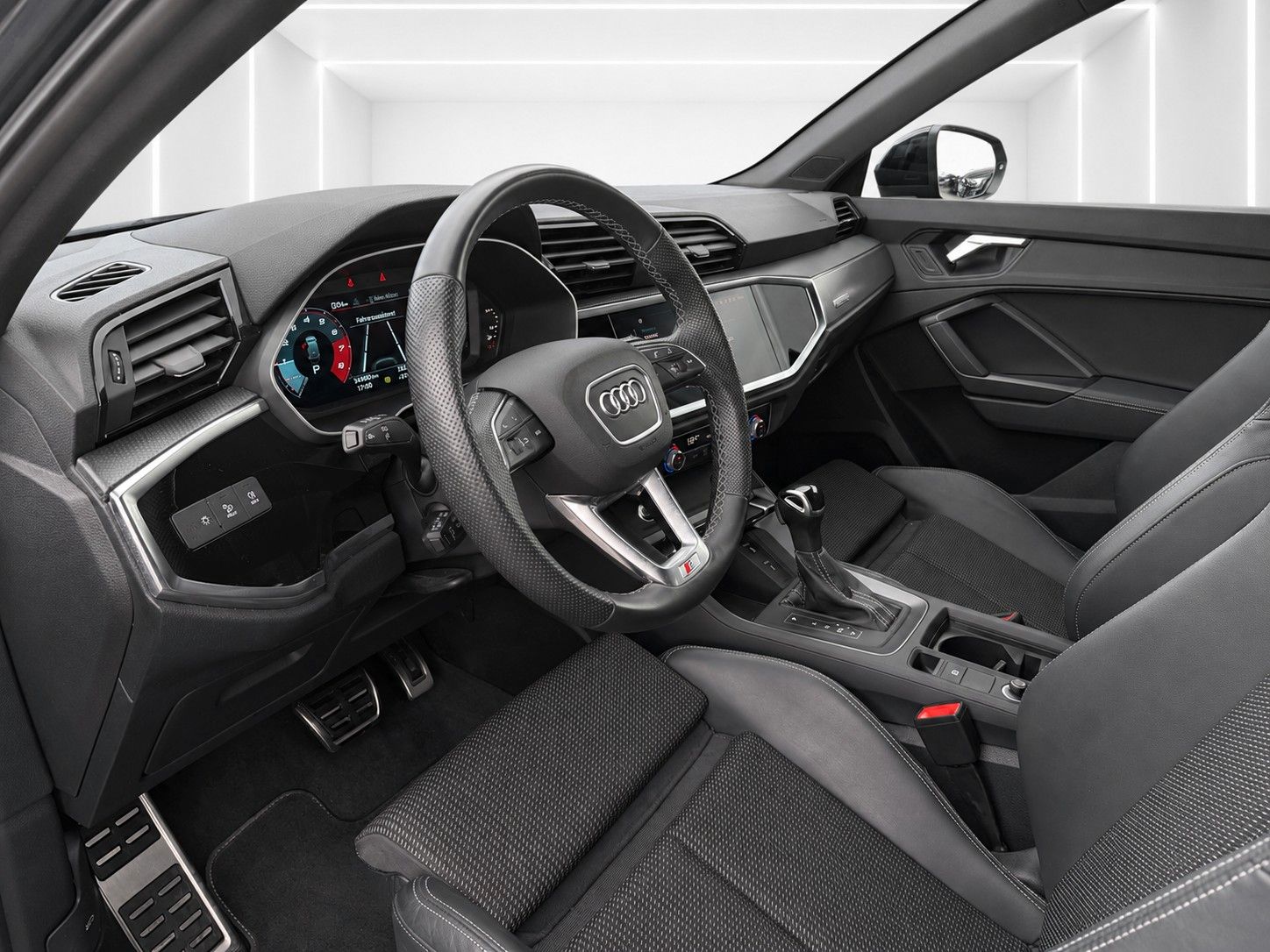 Fahrzeugabbildung Audi Q3 35 TFSI S line *Black-Style*LED*AHK*VIRTUAL*