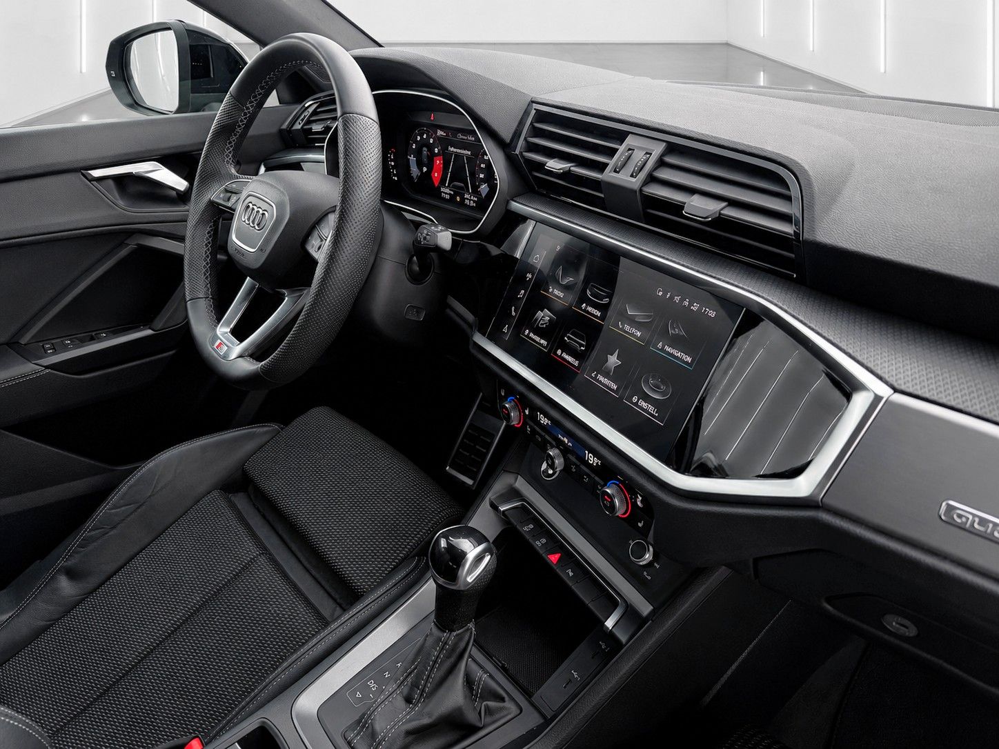 Fahrzeugabbildung Audi Q3 35 TFSI S line *Black-Style*LED*AHK*VIRTUAL*