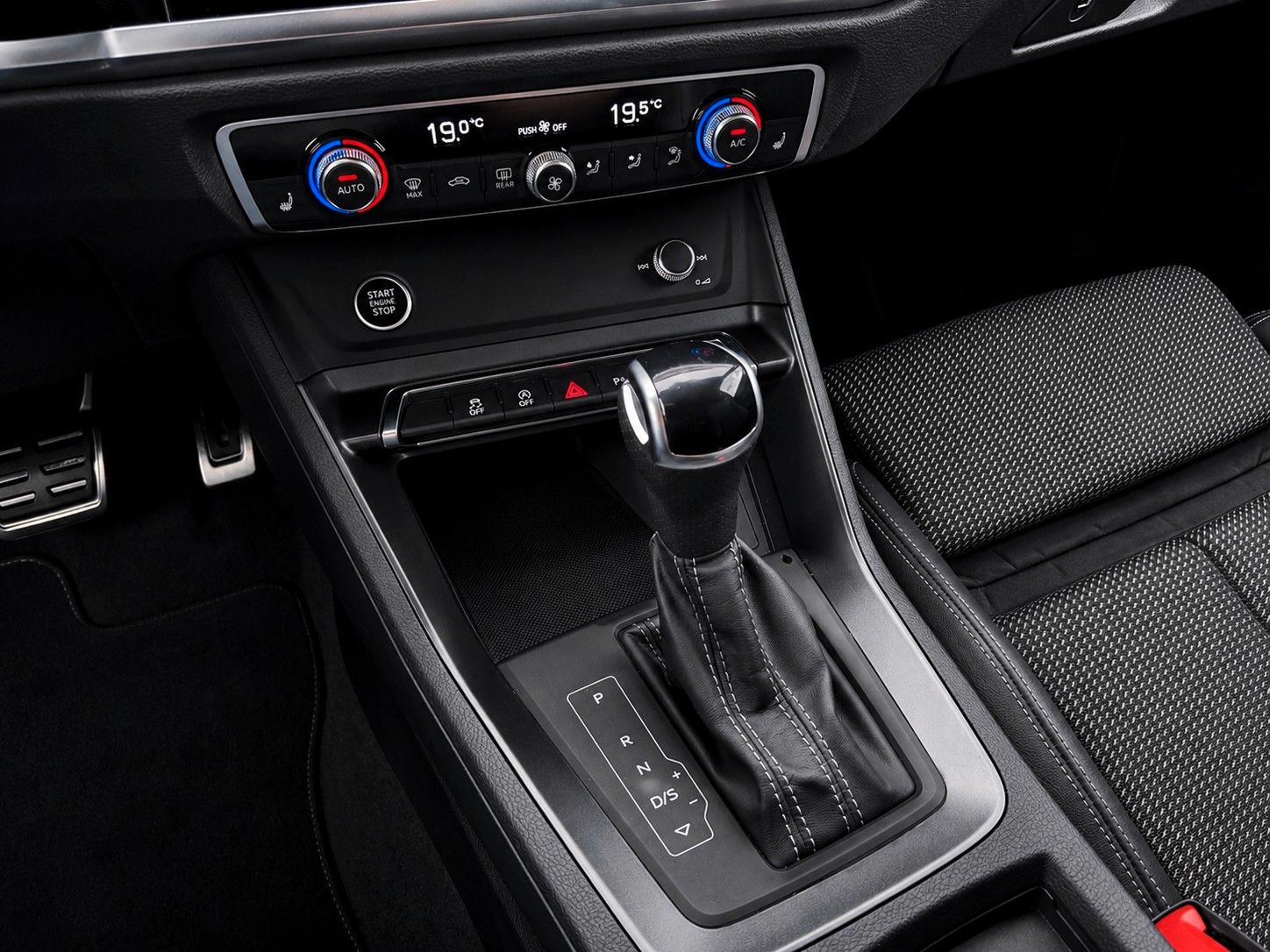 Fahrzeugabbildung Audi Q3 35 TFSI S line *Black-Style*LED*AHK*VIRTUAL*