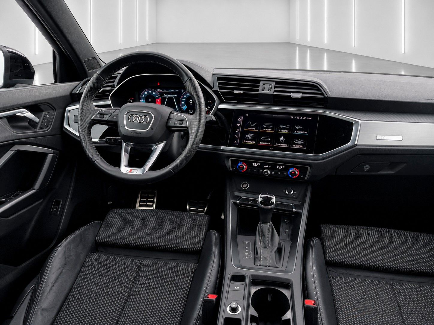 Fahrzeugabbildung Audi Q3 35 TFSI S line *Black-Style*LED*AHK*VIRTUAL*