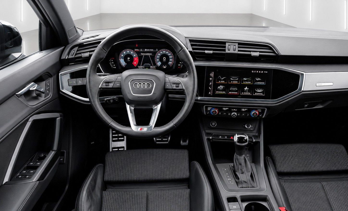 Fahrzeugabbildung Audi Q3 35 TFSI S line *Black-Style*LED*AHK*VIRTUAL*