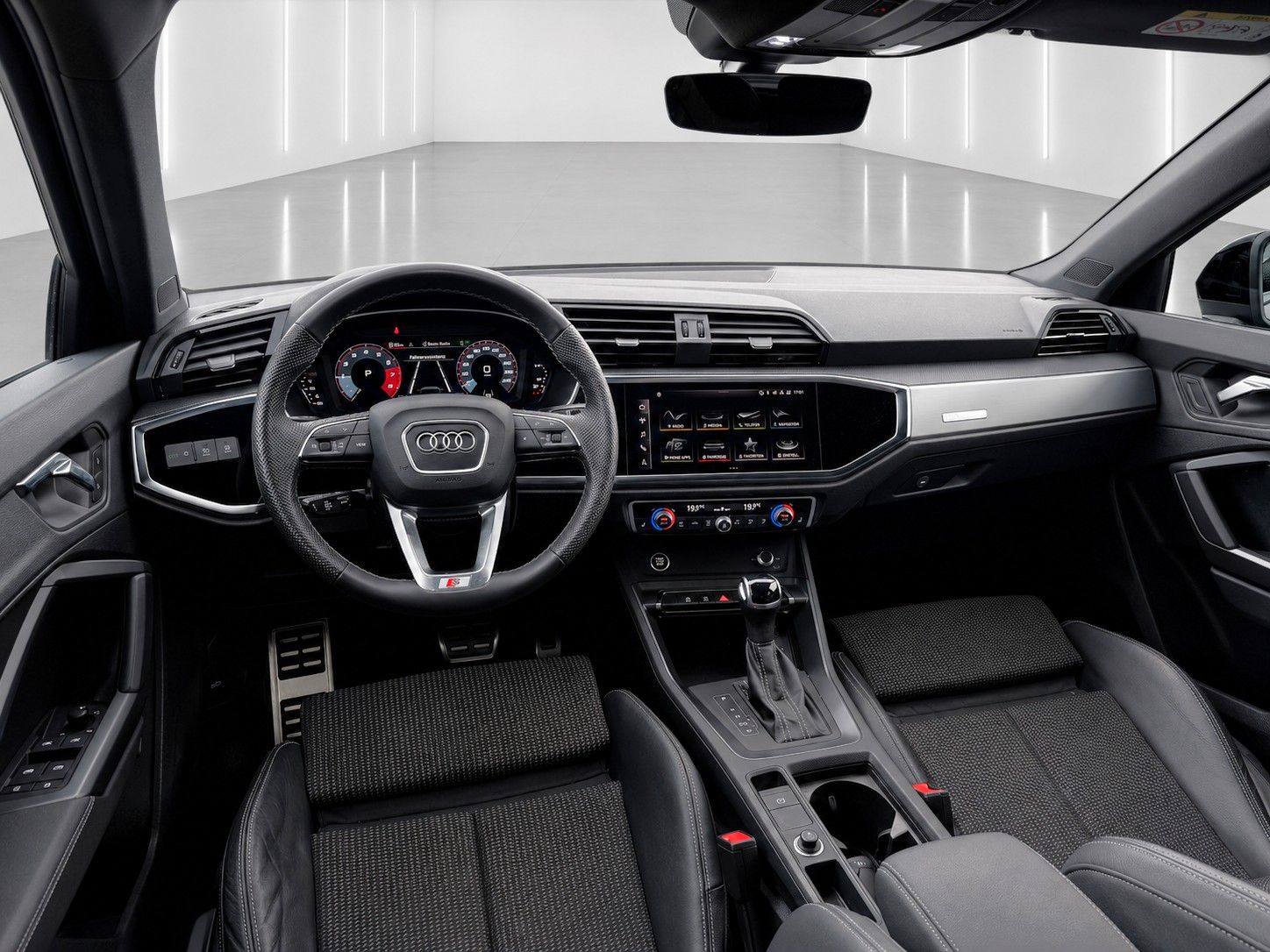 Fahrzeugabbildung Audi Q3 35 TFSI S line *Black-Style*LED*AHK*VIRTUAL*