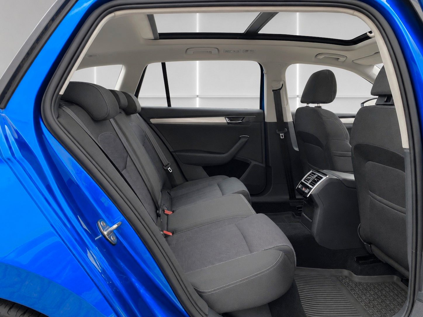 Fahrzeugabbildung SKODA Superb Combi 2.0 TDI DSG Style*Mega-Ausstattung*