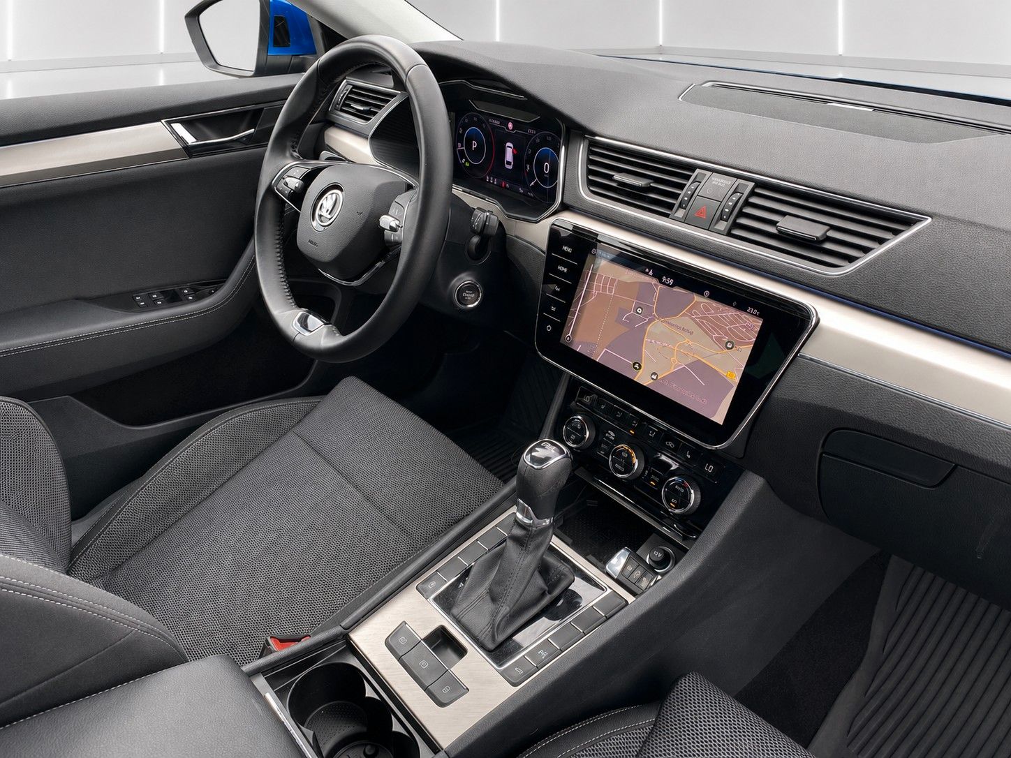 Fahrzeugabbildung SKODA Superb Combi 2.0 TDI DSG Style*Mega-Ausstattung*