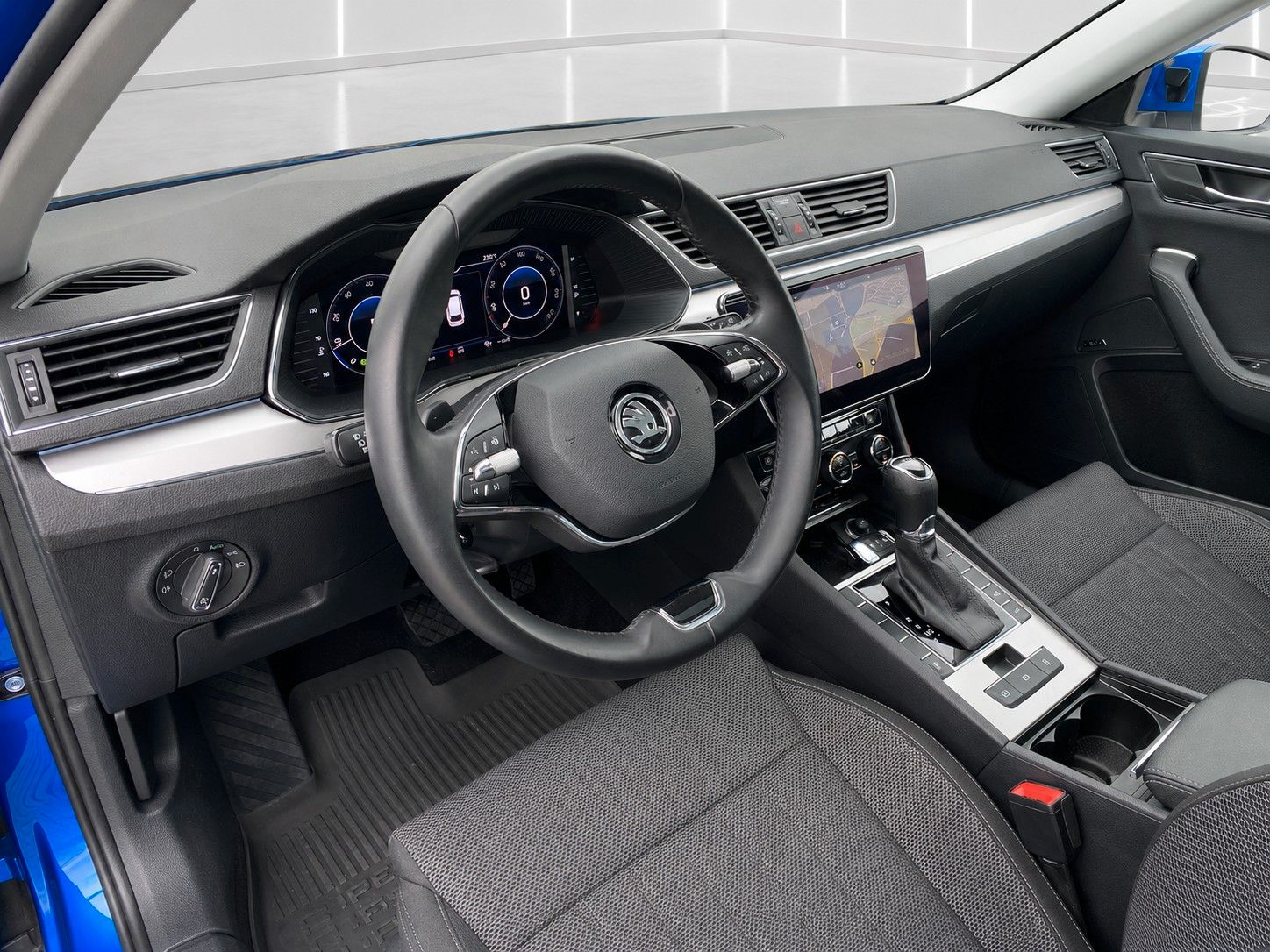 Fahrzeugabbildung SKODA Superb Combi 2.0 TDI DSG Style*Mega-Ausstattung*