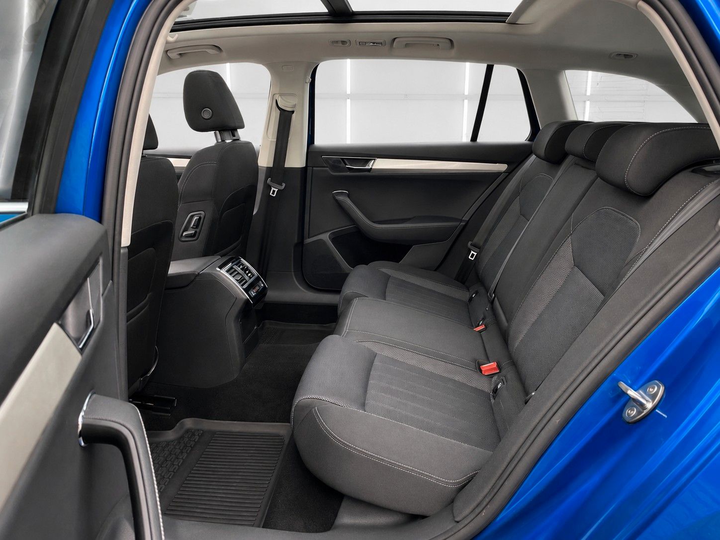 Fahrzeugabbildung SKODA Superb Combi 2.0 TDI DSG Style*Mega-Ausstattung*